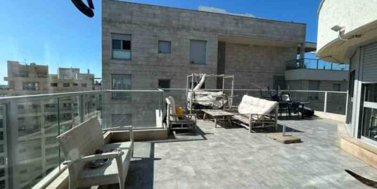 פנטהאוז תכנית ל’, למד תל אביב