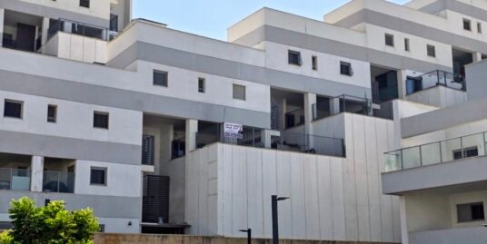 למכירה דירת גן 3 חד’ בשכונת ה 300 אלקנה